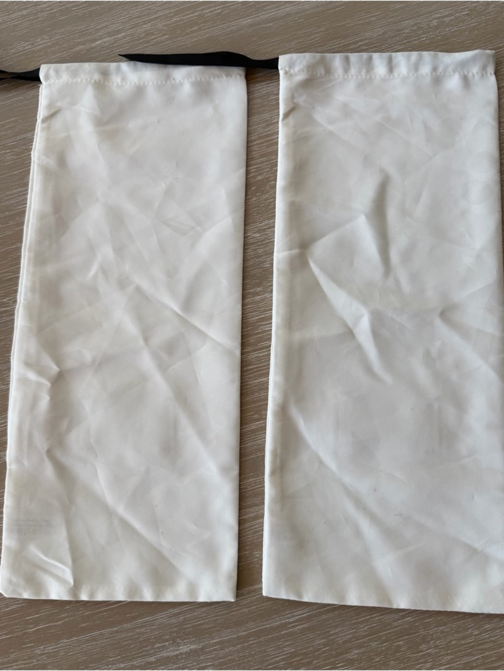 Authentic Gucci Shoe Dust Bags – Set of 2 – White/Cream Stitched Logo - Picture 3 of 8